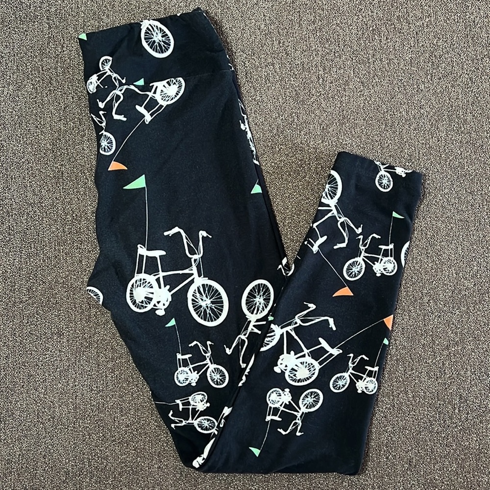 LuLaRoe Women’s bicycle print leggings. One Size.